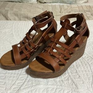 Chic Brown Strappy Wedge Sandals